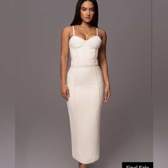 Selling a skirt and top set from Jluxlabel. Never work, just can’t fit. - Picture 1 of 2